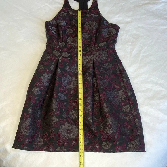 BCBG Short  jacquard cocktail short dress axial strap is embroidered size 6 - Picture 11 of 16